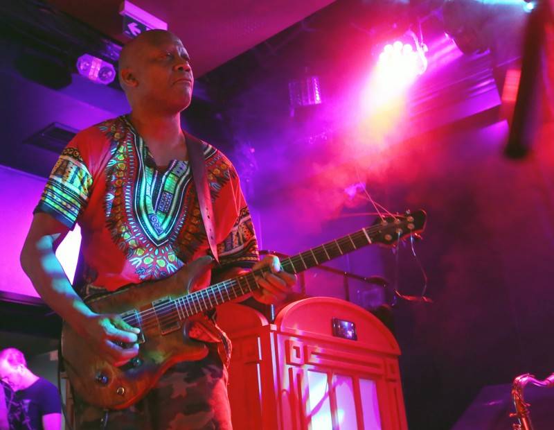 Ashley Slater řádil s Freak Power v brněnském Metru