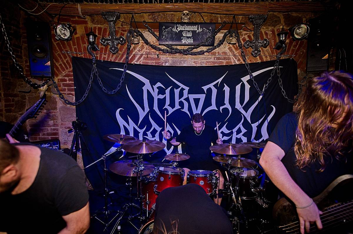 Psora, Neurotic Machinery, Aggressive Tyrants a In the Abyss rozjeli v plzeňském Parlamentu divoký večírek
