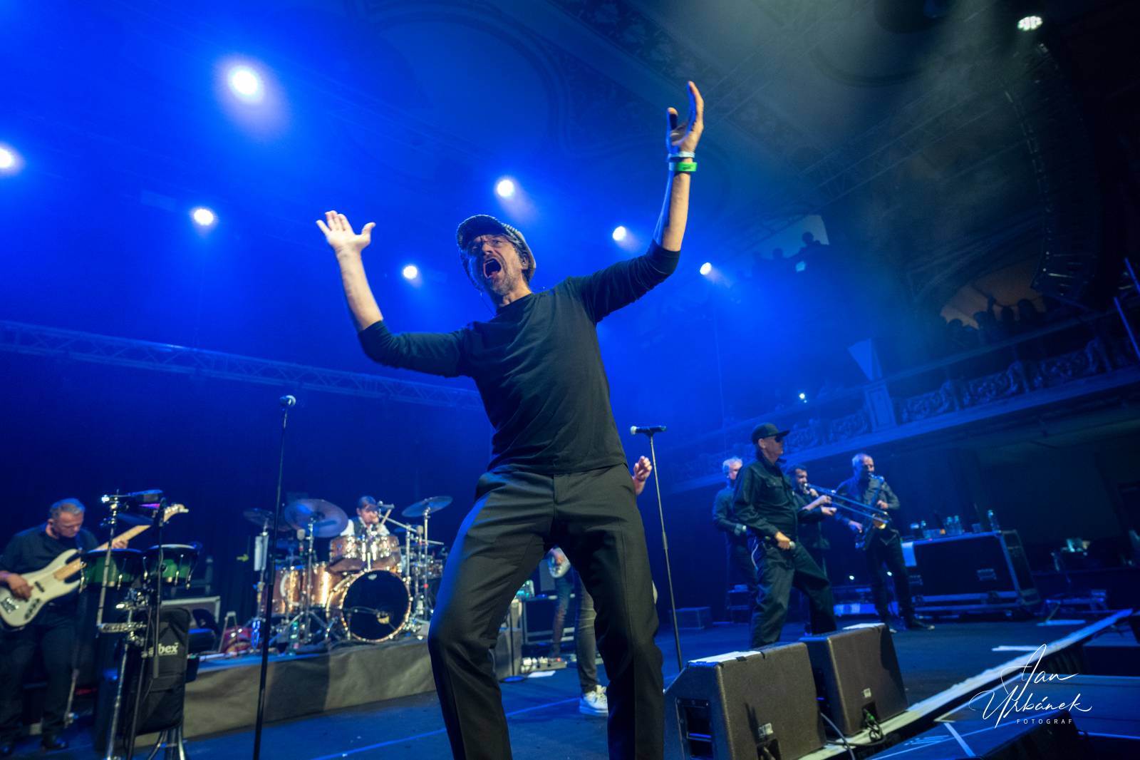 J.A.R. oslavili 35 let na scéně energickou show v pražské Lucerně