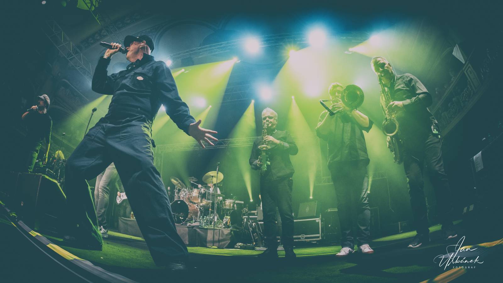 J.A.R. oslavili 35 let na scéně energickou show v pražské Lucerně