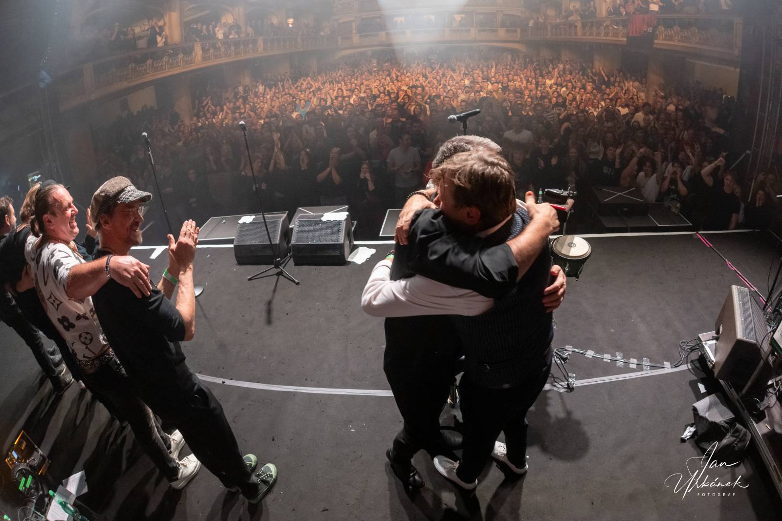 J.A.R. oslavili 35 let na scéně energickou show v pražské Lucerně