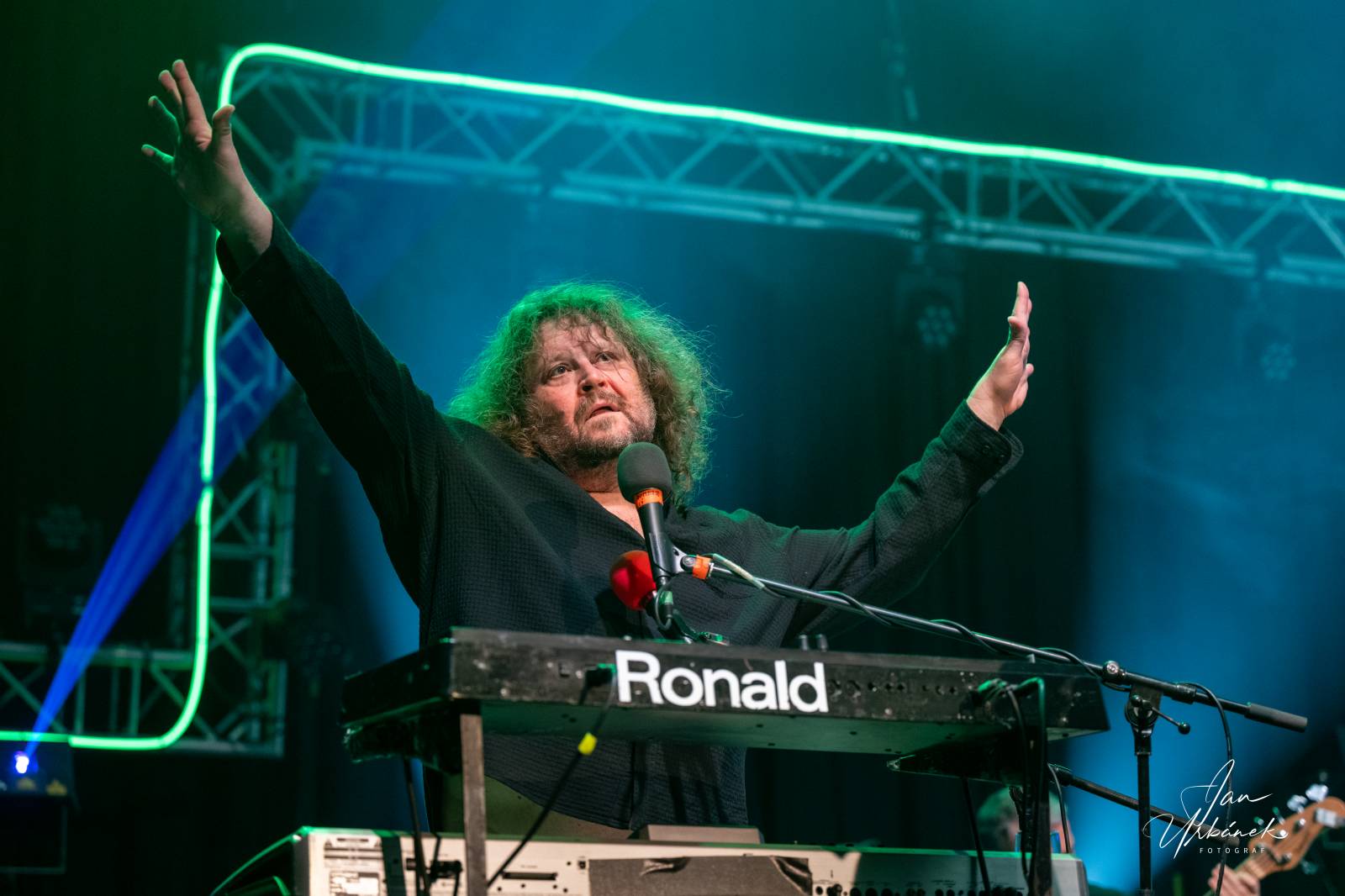 J.A.R. oslavili 35 let na scéně energickou show v pražské Lucerně