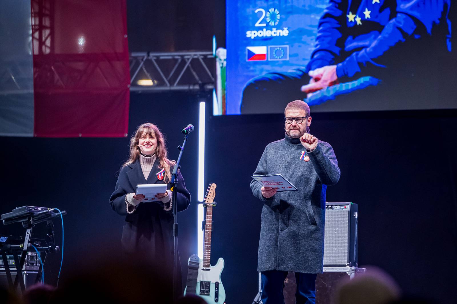 Oslavy sametové revoluce vyvrcholily na Václavském náměstí vystoupeními Davida Kollera, Tata Bojs nebo Ivana Hlase