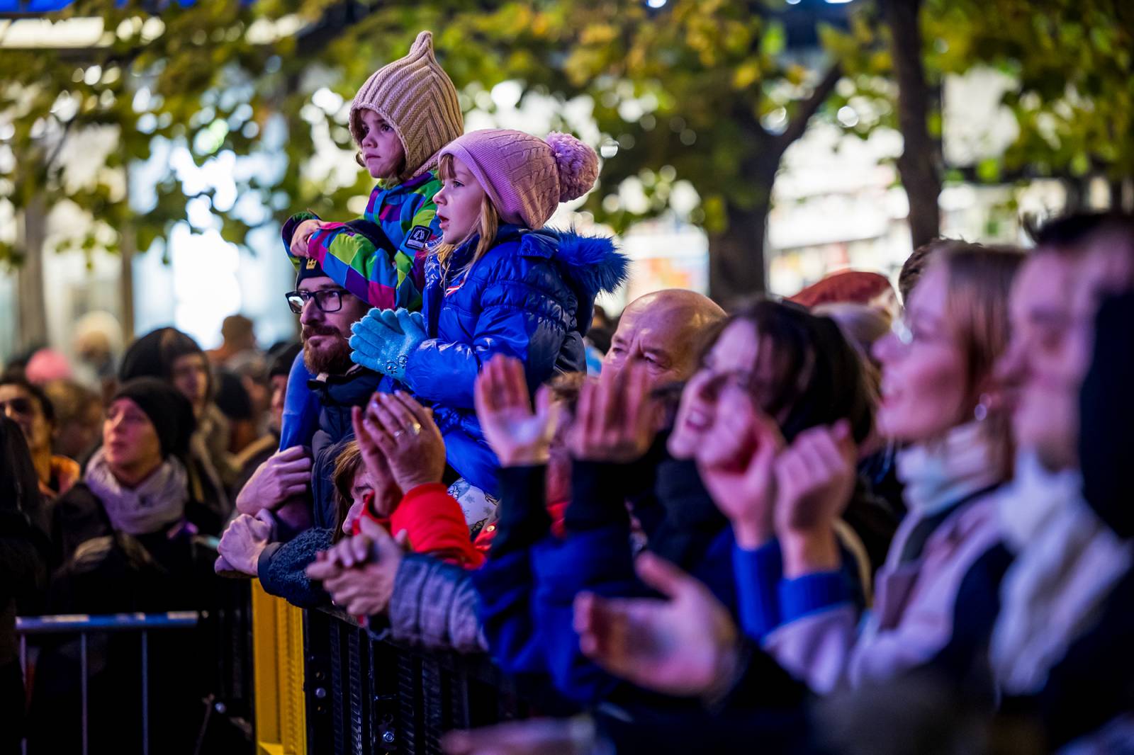 Oslavy sametové revoluce vyvrcholily na Václavském náměstí vystoupeními Davida Kollera, Tata Bojs nebo Ivana Hlase