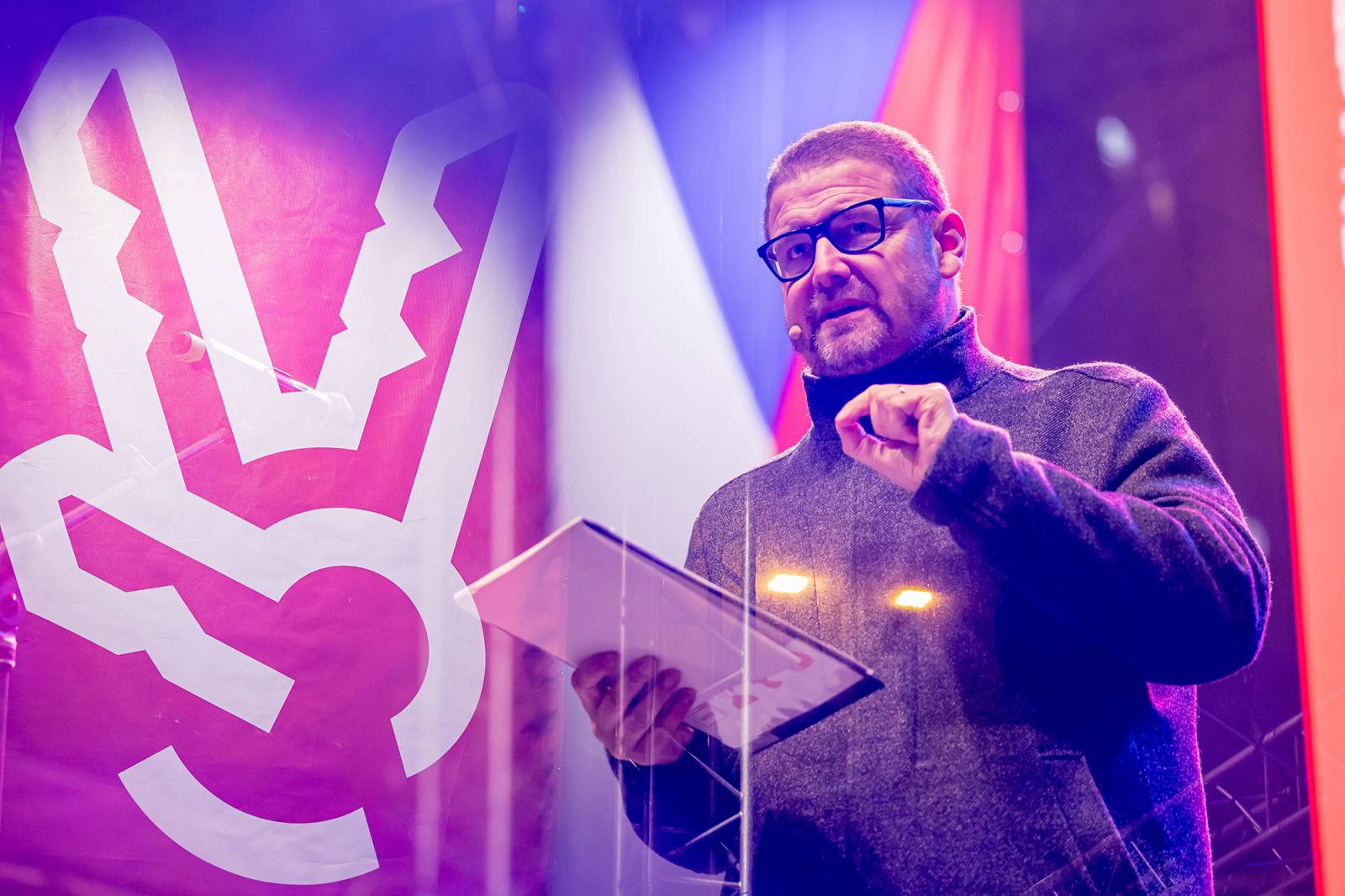 Oslavy sametové revoluce vyvrcholily na Václavském náměstí vystoupeními Davida Kollera, Tata Bojs nebo Ivana Hlase