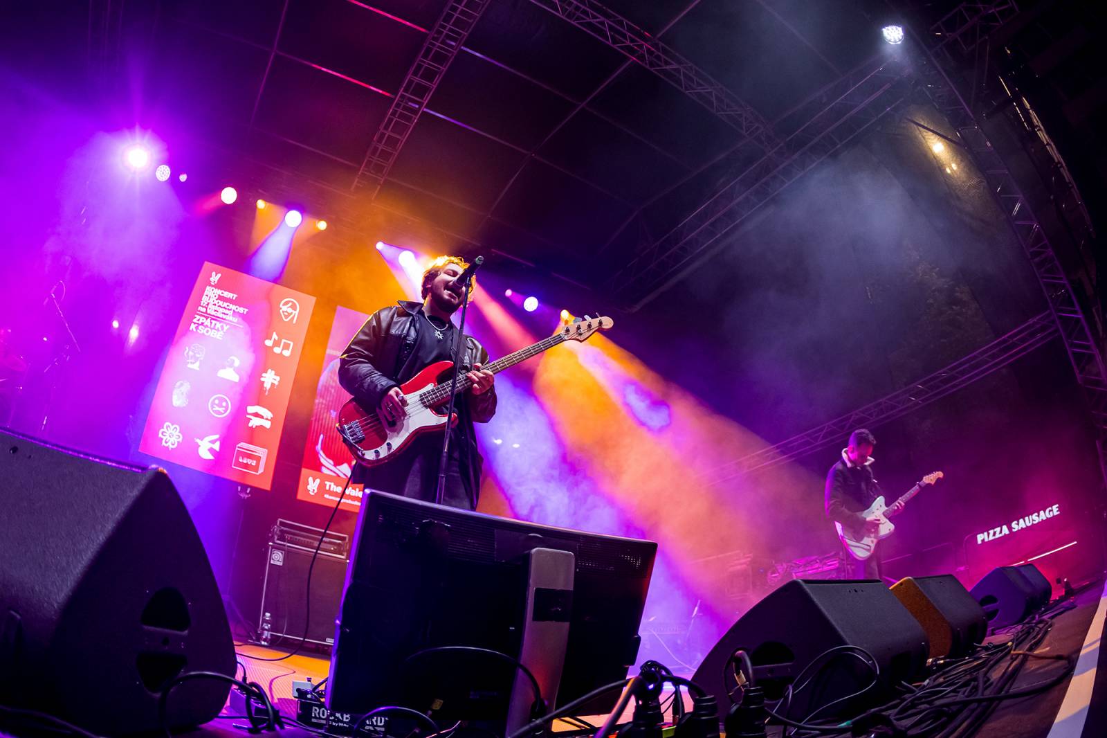 Oslavy sametové revoluce vyvrcholily na Václavském náměstí vystoupeními Davida Kollera, Tata Bojs nebo Ivana Hlase