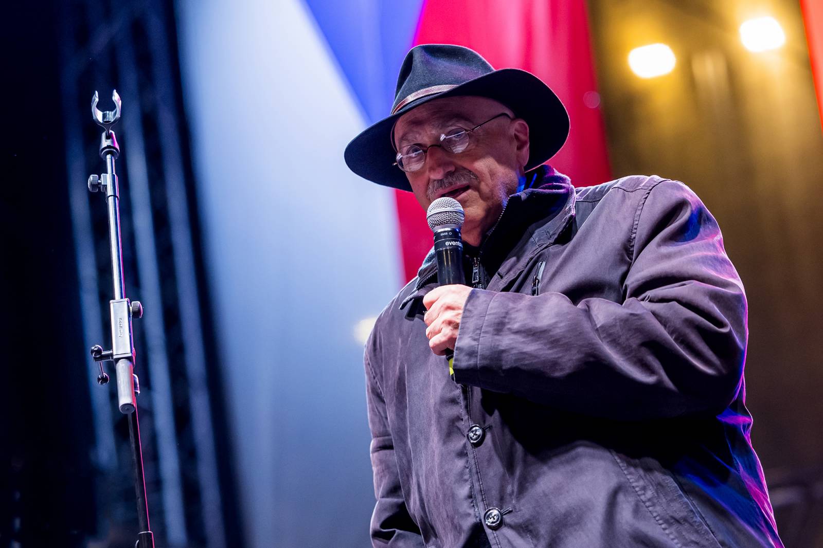 Oslavy sametové revoluce vyvrcholily na Václavském náměstí vystoupeními Davida Kollera, Tata Bojs nebo Ivana Hlase