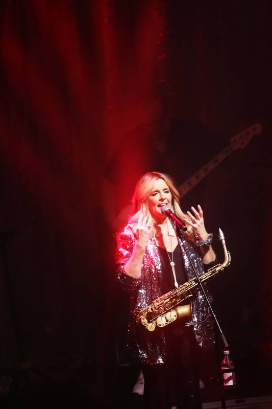 Saxofonová jízda Candy Dulfer. Funky saxy lady pobláznila Bratislavu