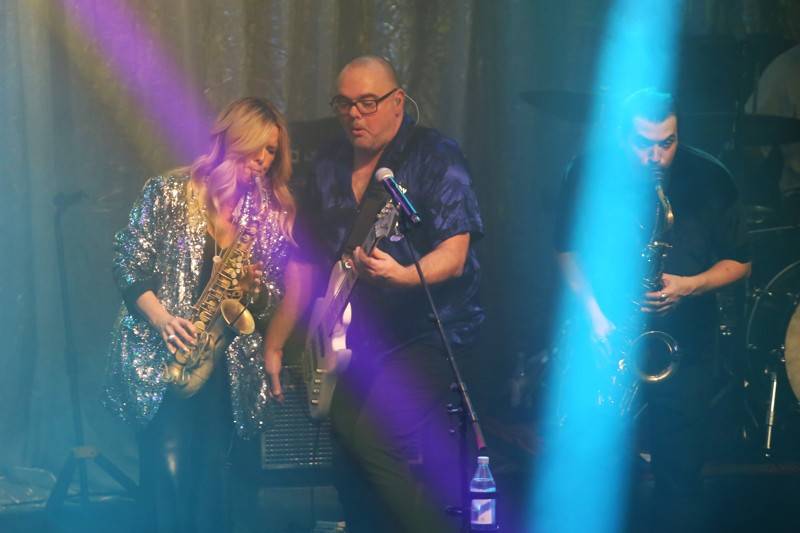 Saxofonová jízda Candy Dulfer. Funky saxy lady pobláznila Bratislavu