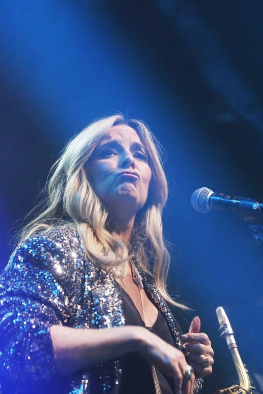 Saxofonová jízda Candy Dulfer. Funky saxy lady pobláznila Bratislavu