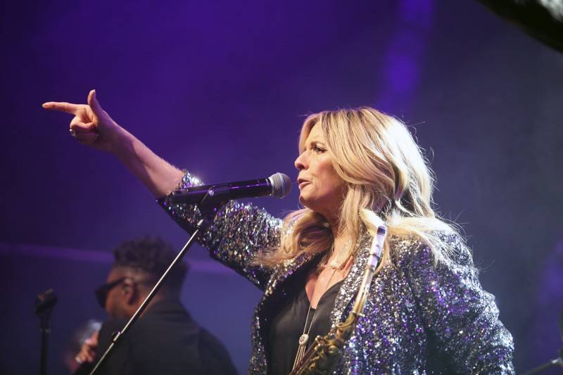 Saxofonová jízda Candy Dulfer. Funky saxy lady pobláznila Bratislavu