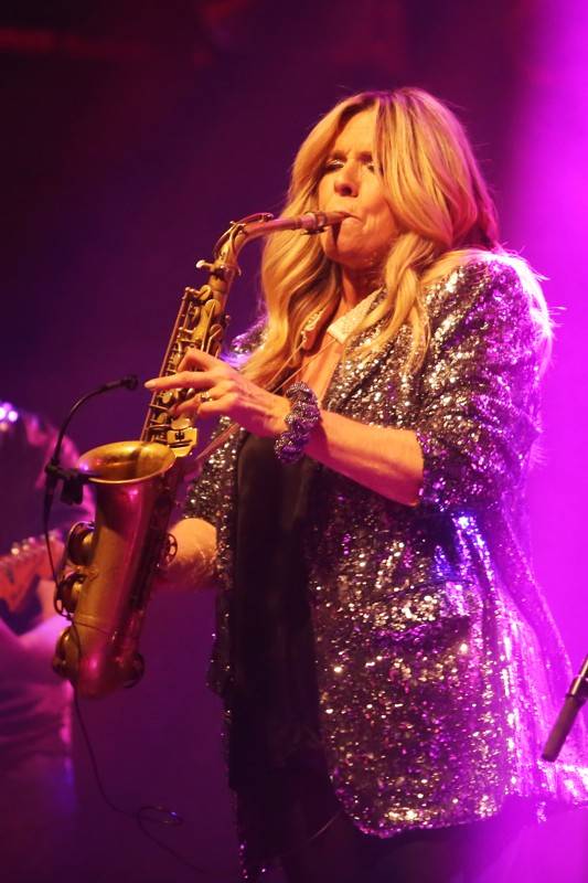 Saxofonová jízda Candy Dulfer. Funky saxy lady pobláznila Bratislavu