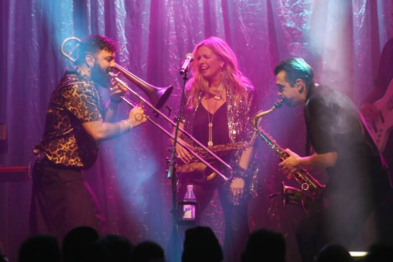 Saxofonová jízda Candy Dulfer. Funky saxy lady pobláznila Bratislavu