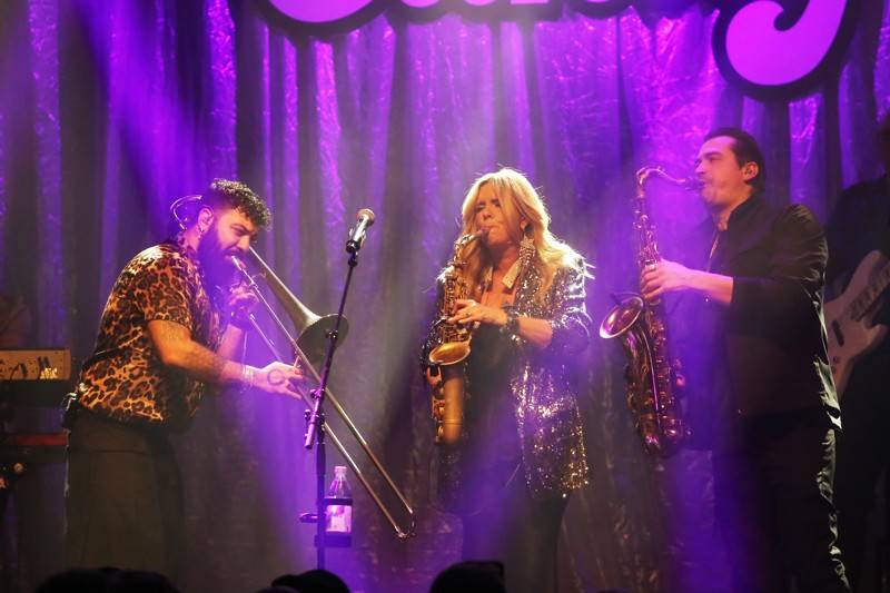 Saxofonová jízda Candy Dulfer. Funky saxy lady pobláznila Bratislavu