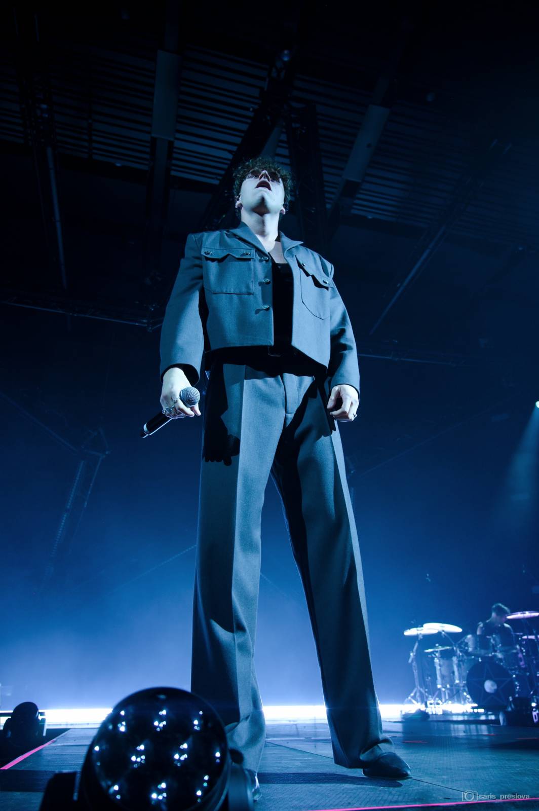 Sofian Medjmedj má za sebou největší show svého života, koncert ve Foru Karlín několikrát kvůli omdlévajícím fanynkám pozastavil