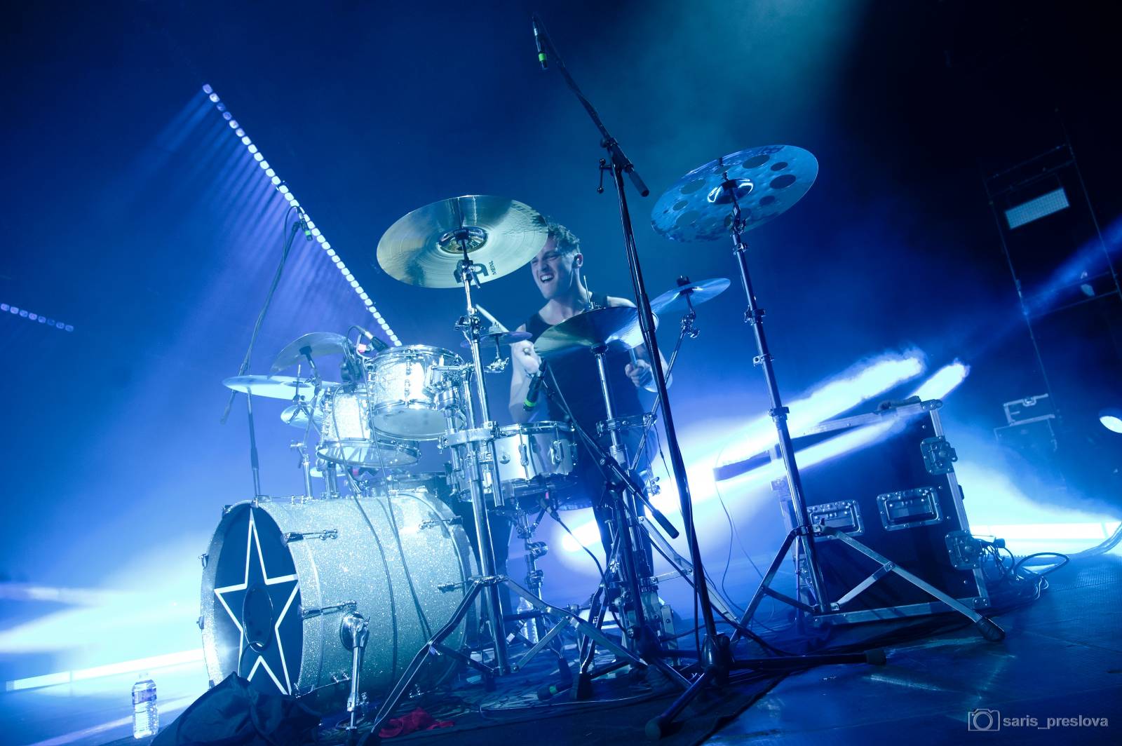 Sofian Medjmedj má za sebou největší show svého života, koncert ve Foru Karlín několikrát kvůli omdlévajícím fanynkám pozastavil