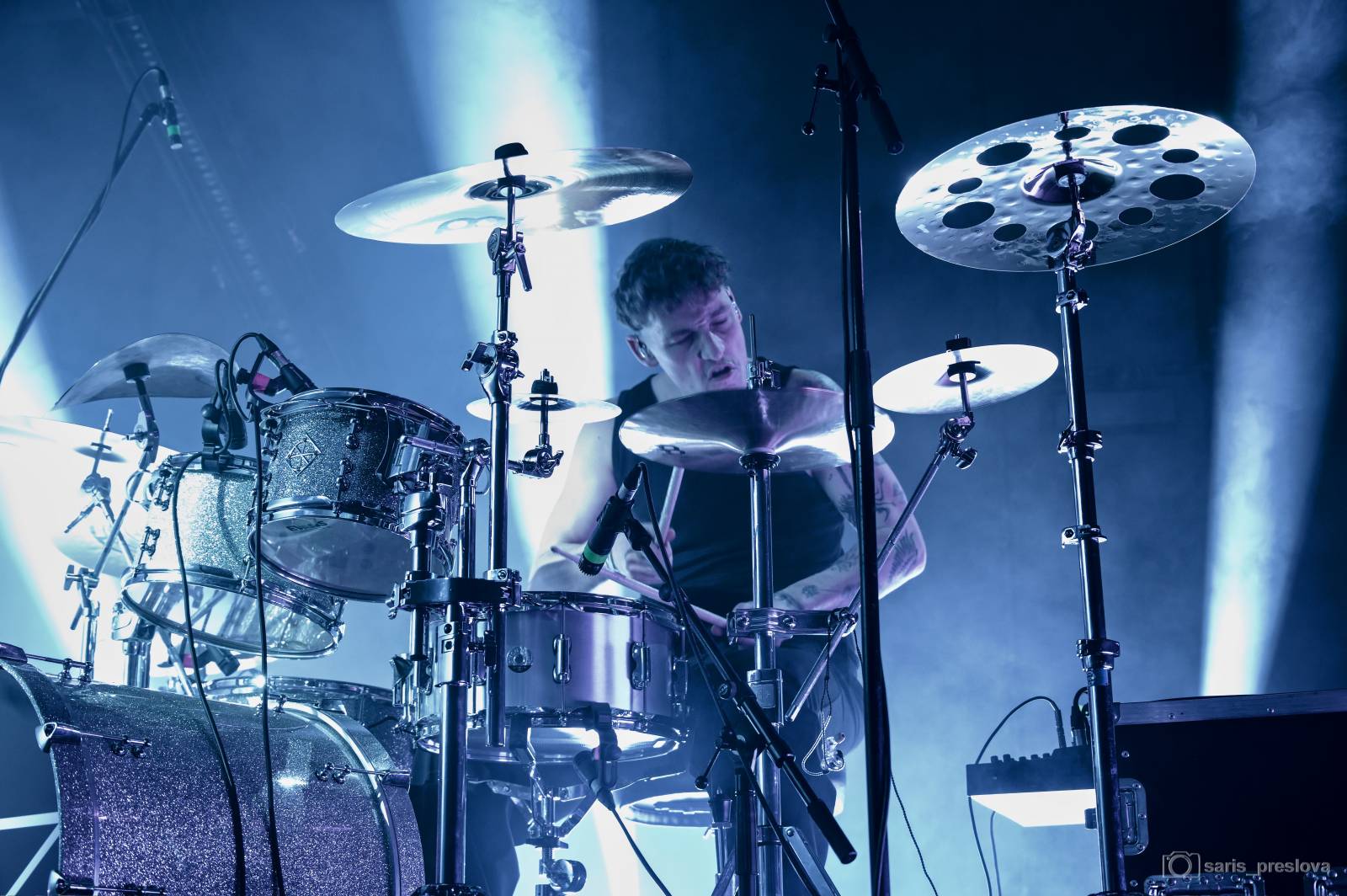 Sofian Medjmedj má za sebou největší show svého života, koncert ve Foru Karlín několikrát kvůli omdlévajícím fanynkám pozastavil