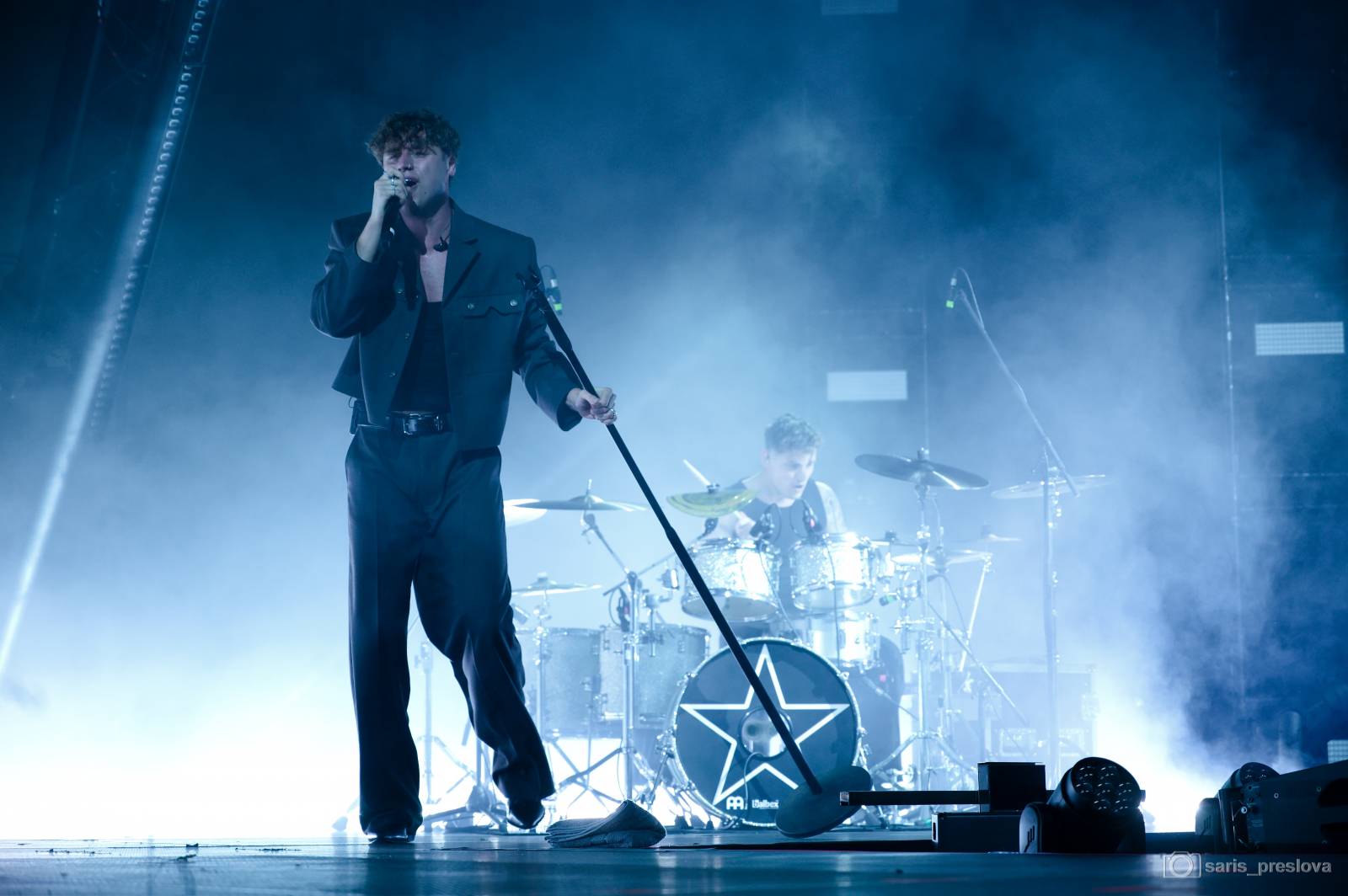 Sofian Medjmedj má za sebou největší show svého života, koncert ve Foru Karlín několikrát kvůli omdlévajícím fanynkám pozastavil