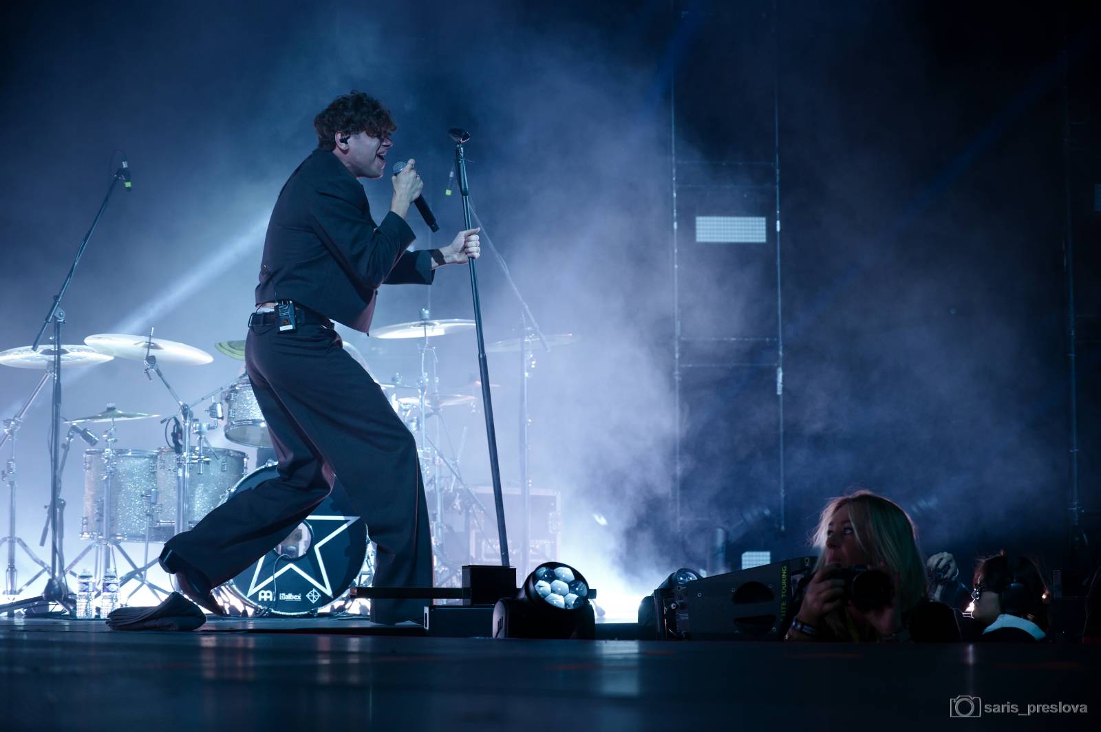 Sofian Medjmedj má za sebou největší show svého života, koncert ve Foru Karlín několikrát kvůli omdlévajícím fanynkám pozastavil