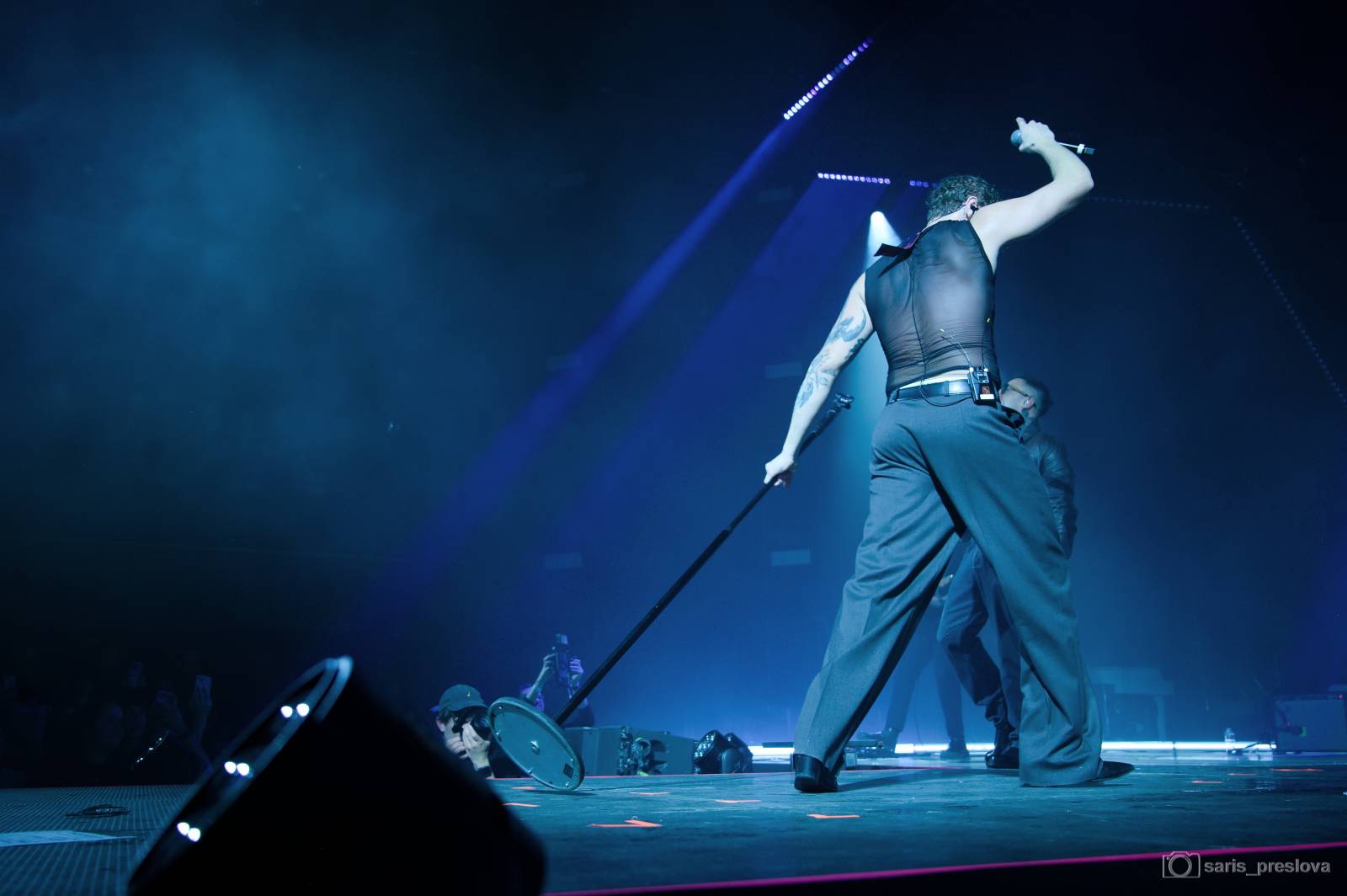 Sofian Medjmedj má za sebou největší show svého života, koncert ve Foru Karlín několikrát kvůli omdlévajícím fanynkám pozastavil