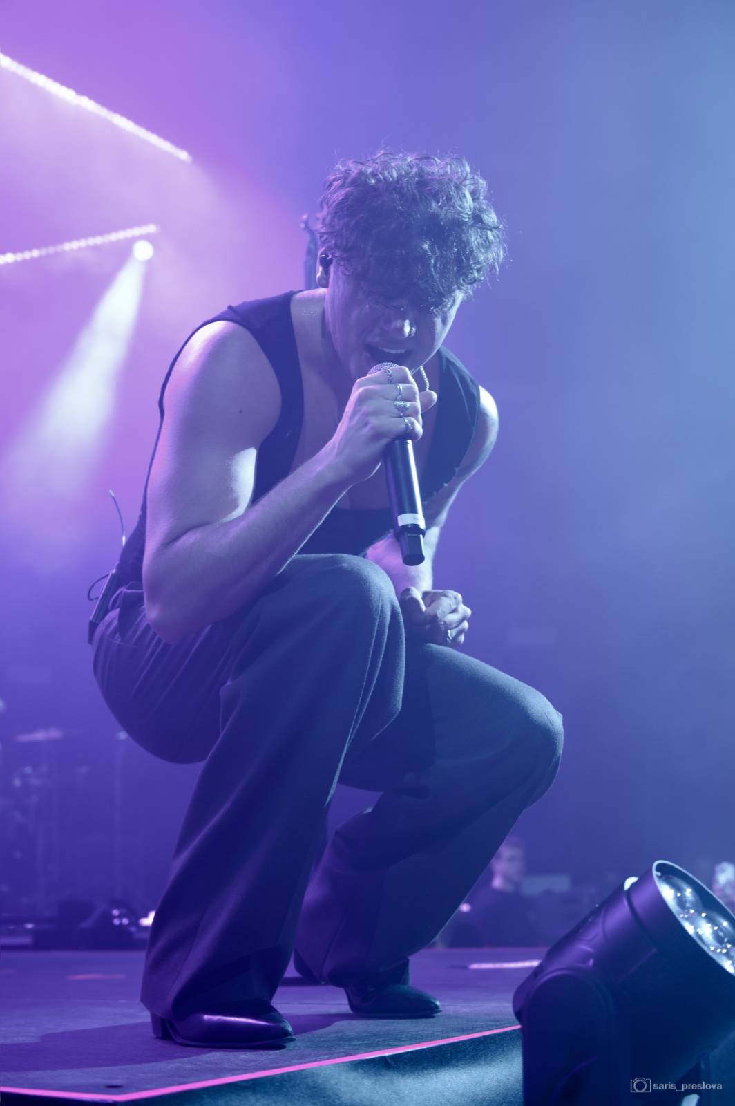 Sofian Medjmedj má za sebou největší show svého života, koncert ve Foru Karlín několikrát kvůli omdlévajícím fanynkám pozastavil