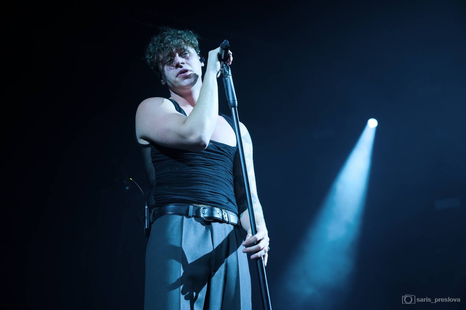 Sofian Medjmedj má za sebou největší show svého života, koncert ve Foru Karlín několikrát kvůli omdlévajícím fanynkám pozastavil