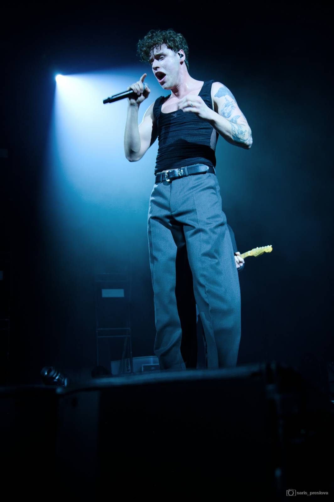 Sofian Medjmedj má za sebou největší show svého života, koncert ve Foru Karlín několikrát kvůli omdlévajícím fanynkám pozastavil