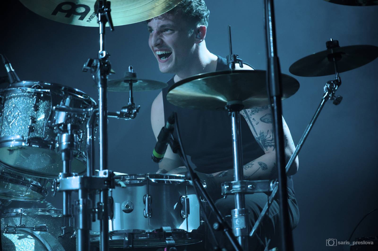 Sofian Medjmedj má za sebou největší show svého života, koncert ve Foru Karlín několikrát kvůli omdlévajícím fanynkám pozastavil