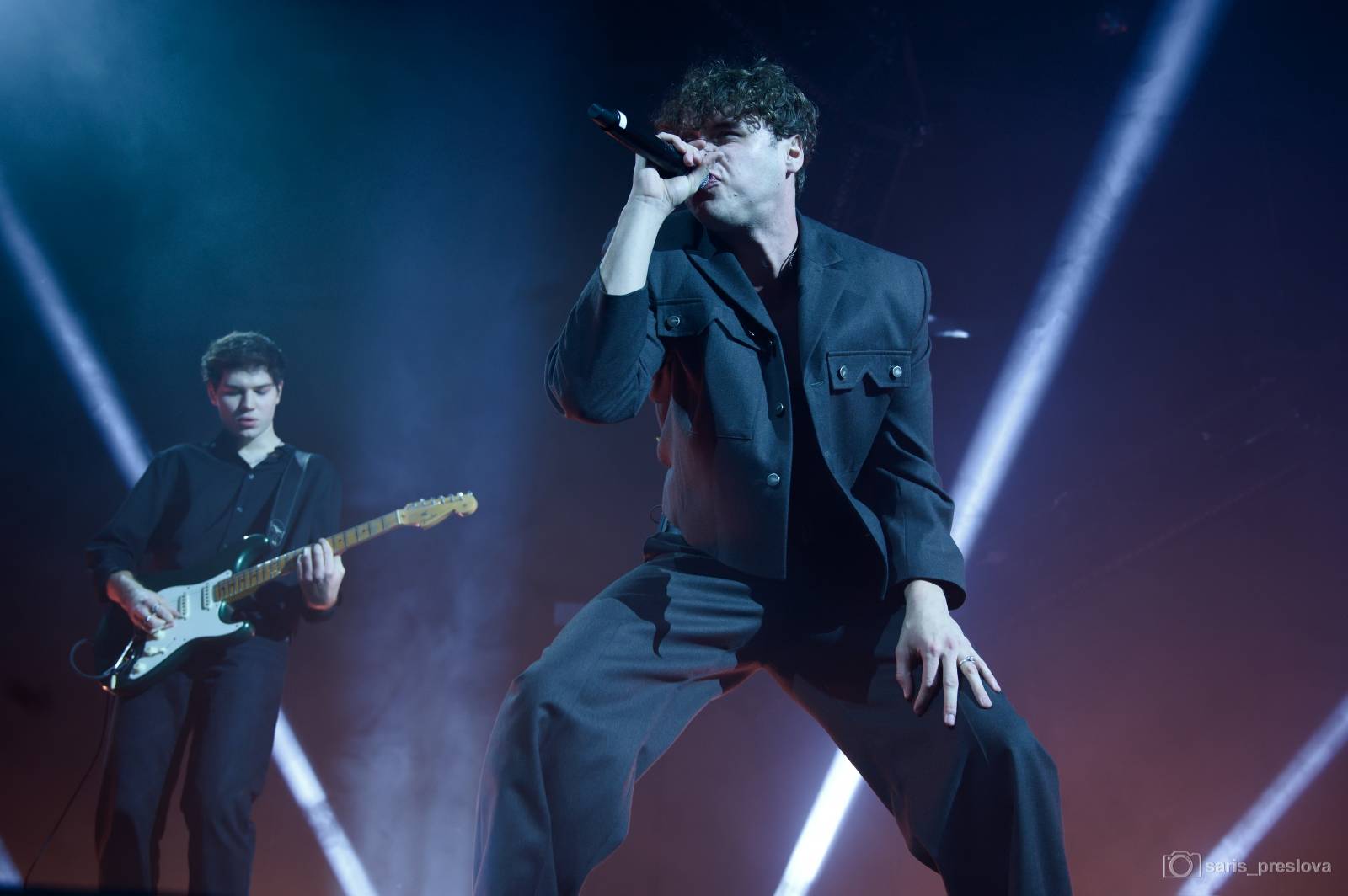 Sofian Medjmedj má za sebou největší show svého života, koncert ve Foru Karlín několikrát kvůli omdlévajícím fanynkám pozastavil