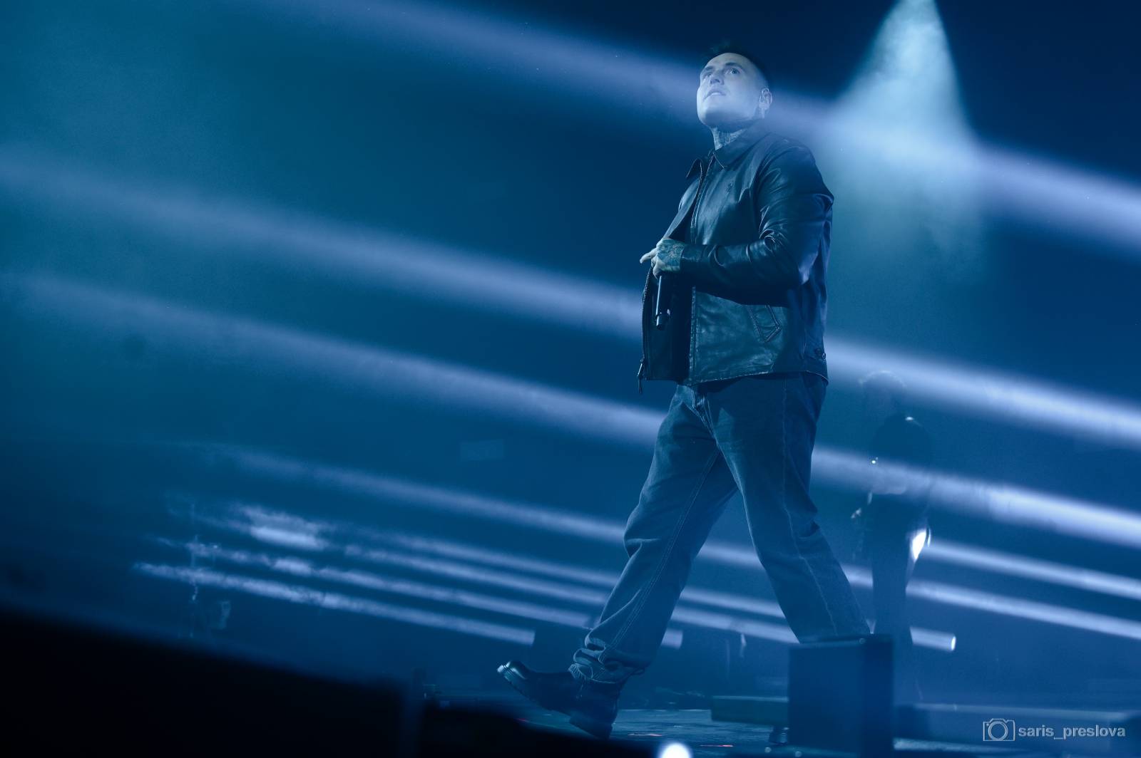 Sofian Medjmedj má za sebou největší show svého života, koncert ve Foru Karlín několikrát kvůli omdlévajícím fanynkám pozastavil