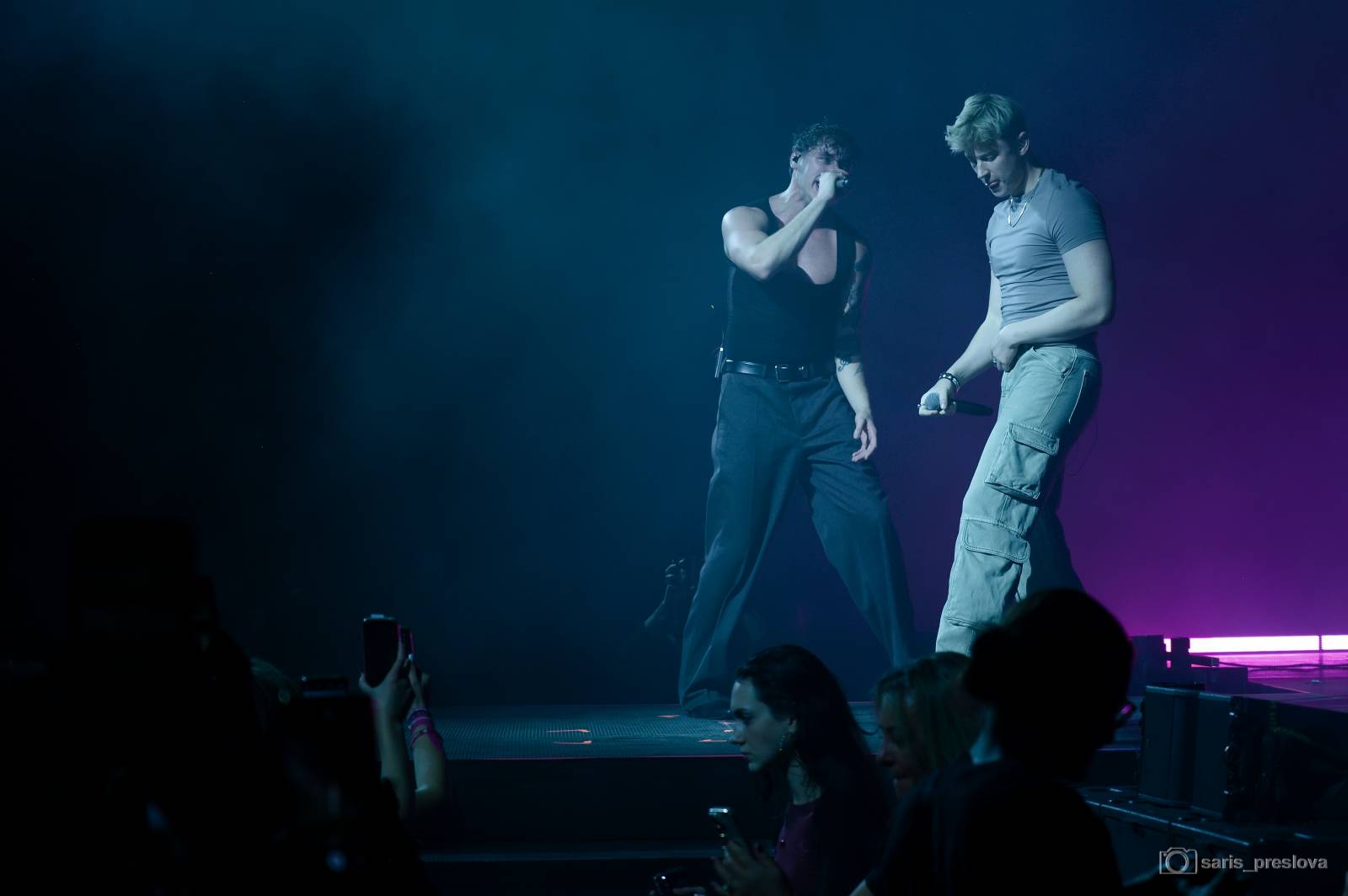 Sofian Medjmedj má za sebou největší show svého života, koncert ve Foru Karlín několikrát kvůli omdlévajícím fanynkám pozastavil