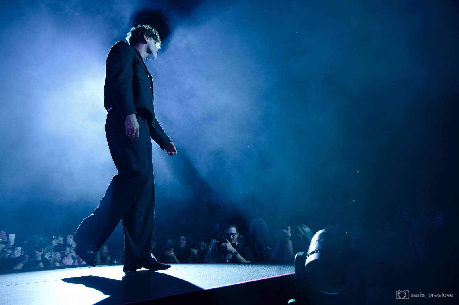 Sofian Medjmedj má za sebou největší show svého života, koncert ve Foru Karlín několikrát kvůli omdlévajícím fanynkám pozastavil