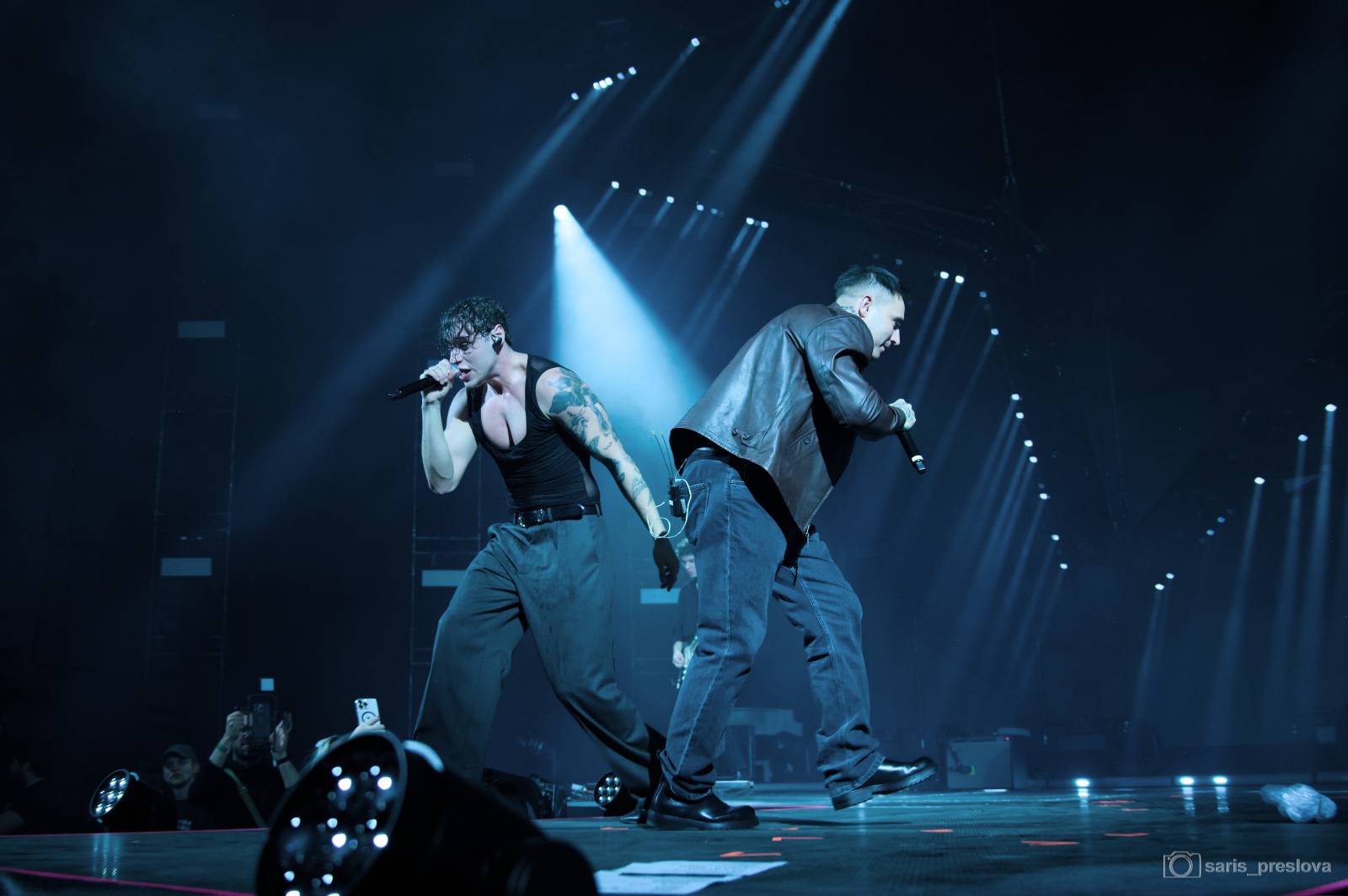 Sofian Medjmedj má za sebou největší show svého života, koncert ve Foru Karlín několikrát kvůli omdlévajícím fanynkám pozastavil