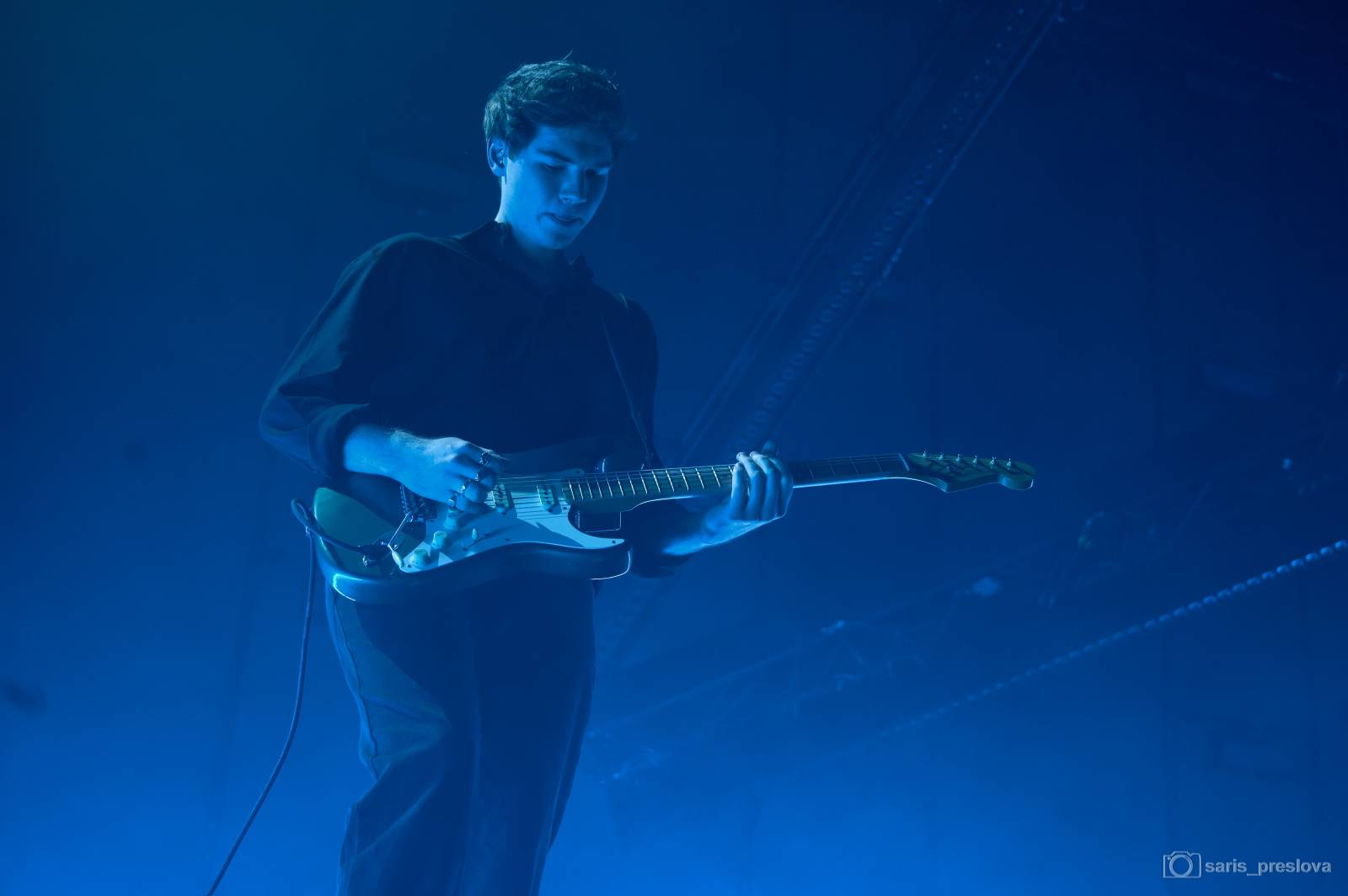 Sofian Medjmedj má za sebou největší show svého života, koncert ve Foru Karlín několikrát kvůli omdlévajícím fanynkám pozastavil