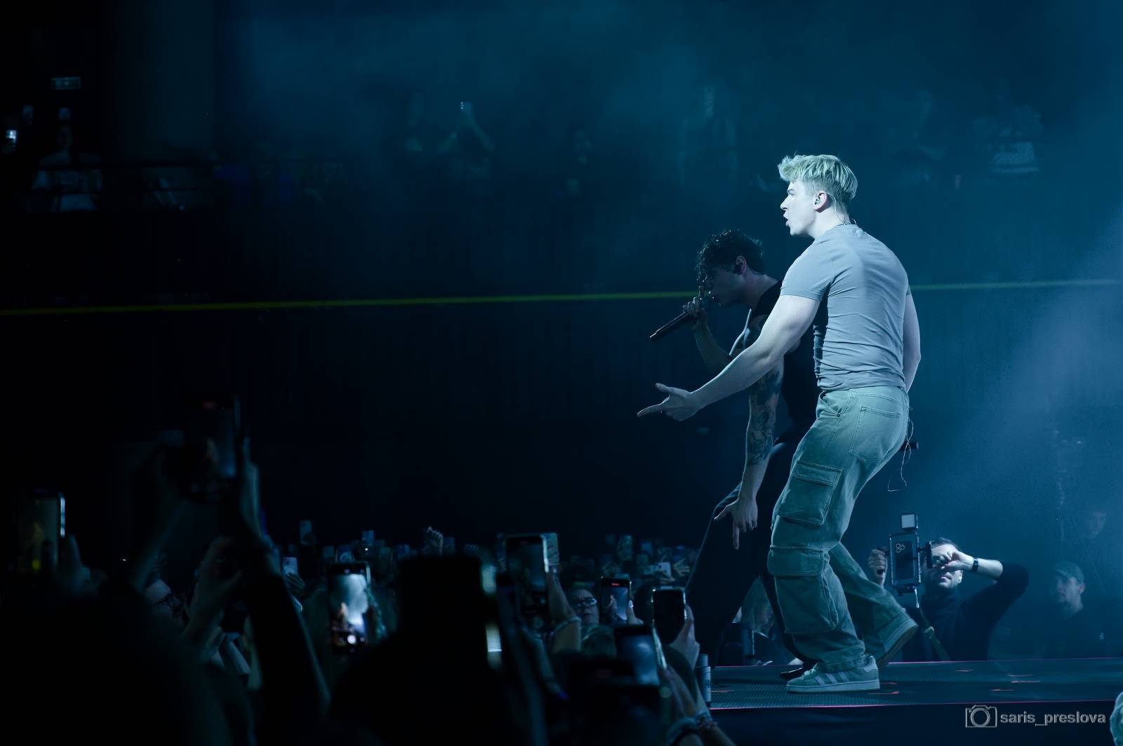 Sofian Medjmedj má za sebou největší show svého života, koncert ve Foru Karlín několikrát kvůli omdlévajícím fanynkám pozastavil