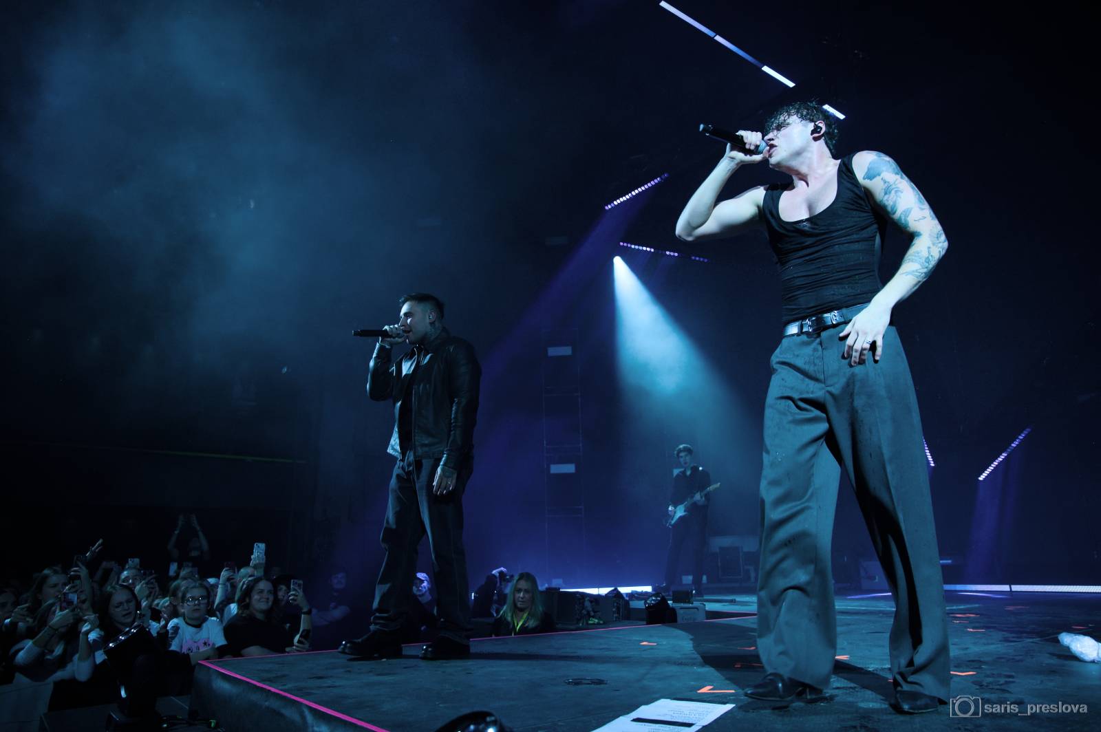 Sofian Medjmedj má za sebou největší show svého života, koncert ve Foru Karlín několikrát kvůli omdlévajícím fanynkám pozastavil