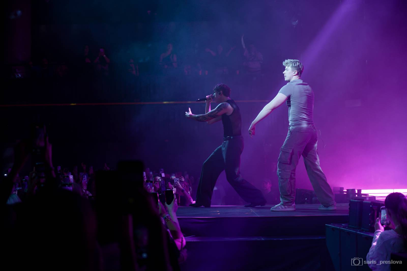 Sofian Medjmedj má za sebou největší show svého života, koncert ve Foru Karlín několikrát kvůli omdlévajícím fanynkám pozastavil