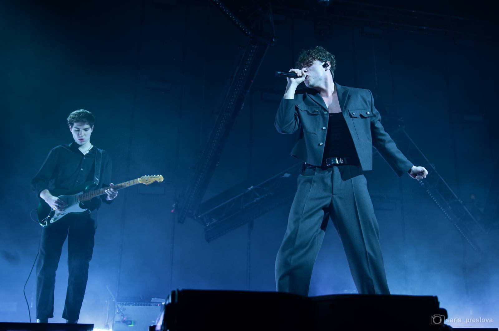 Sofian Medjmedj má za sebou největší show svého života, koncert ve Foru Karlín několikrát kvůli omdlévajícím fanynkám pozastavil