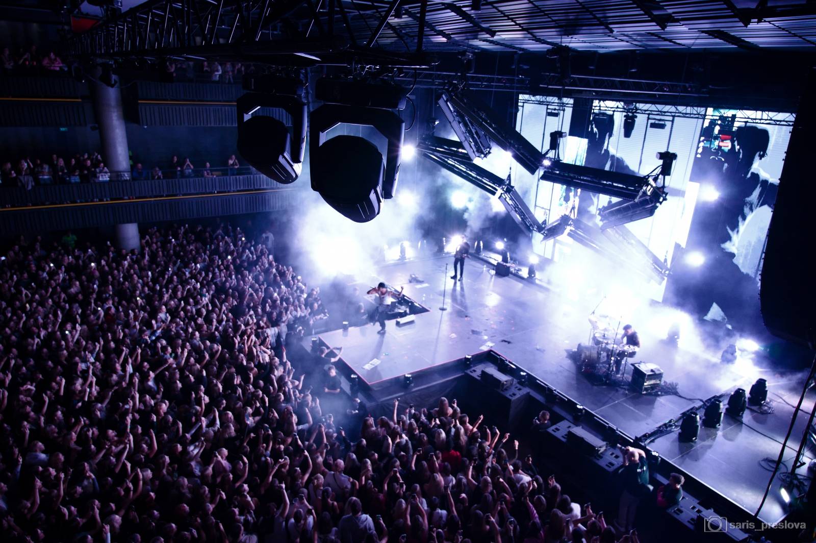 Sofian Medjmedj má za sebou největší show svého života, koncert ve Foru Karlín několikrát kvůli omdlévajícím fanynkám pozastavil