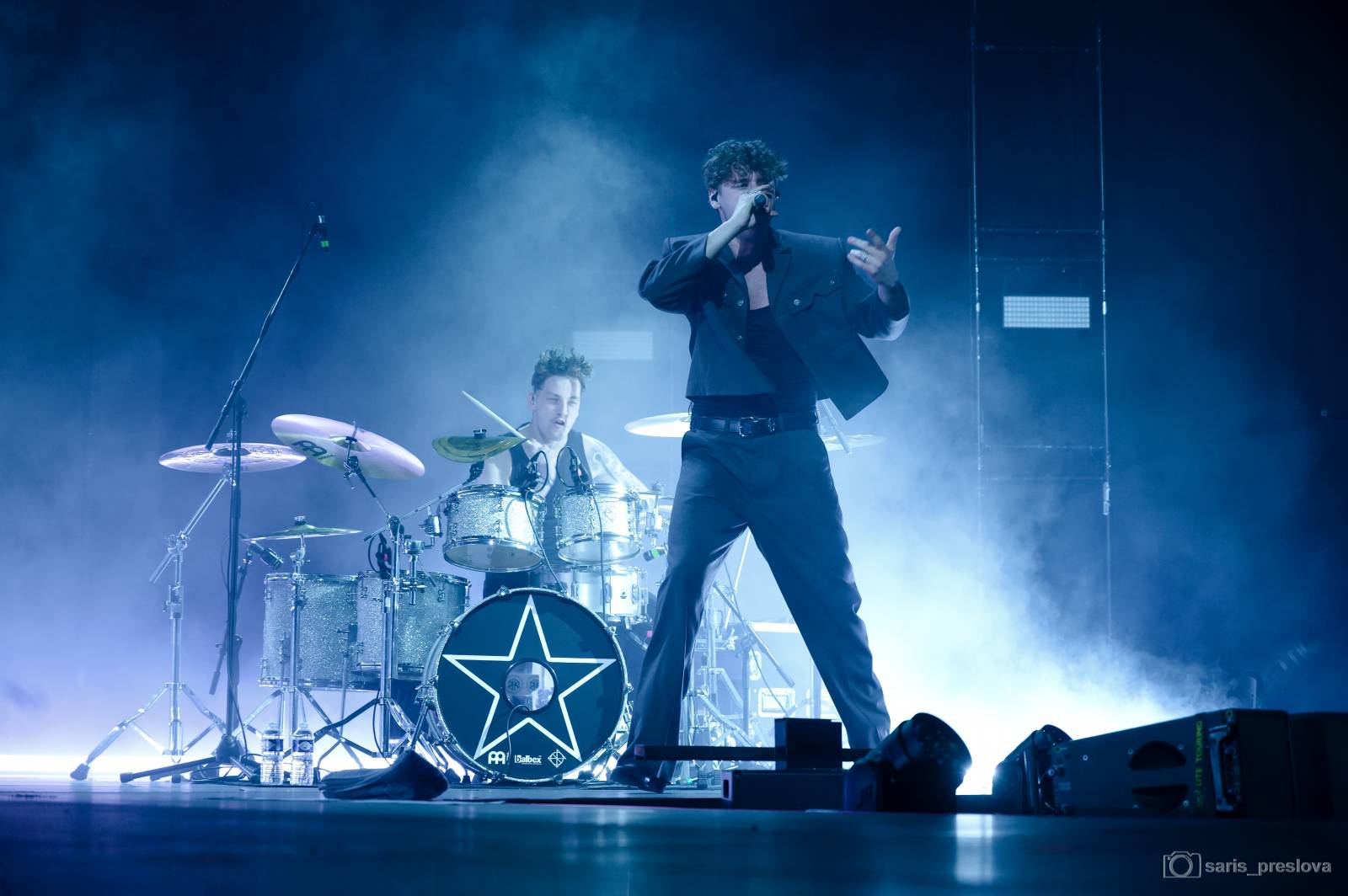 Sofian Medjmedj má za sebou největší show svého života, koncert ve Foru Karlín několikrát kvůli omdlévajícím fanynkám pozastavil