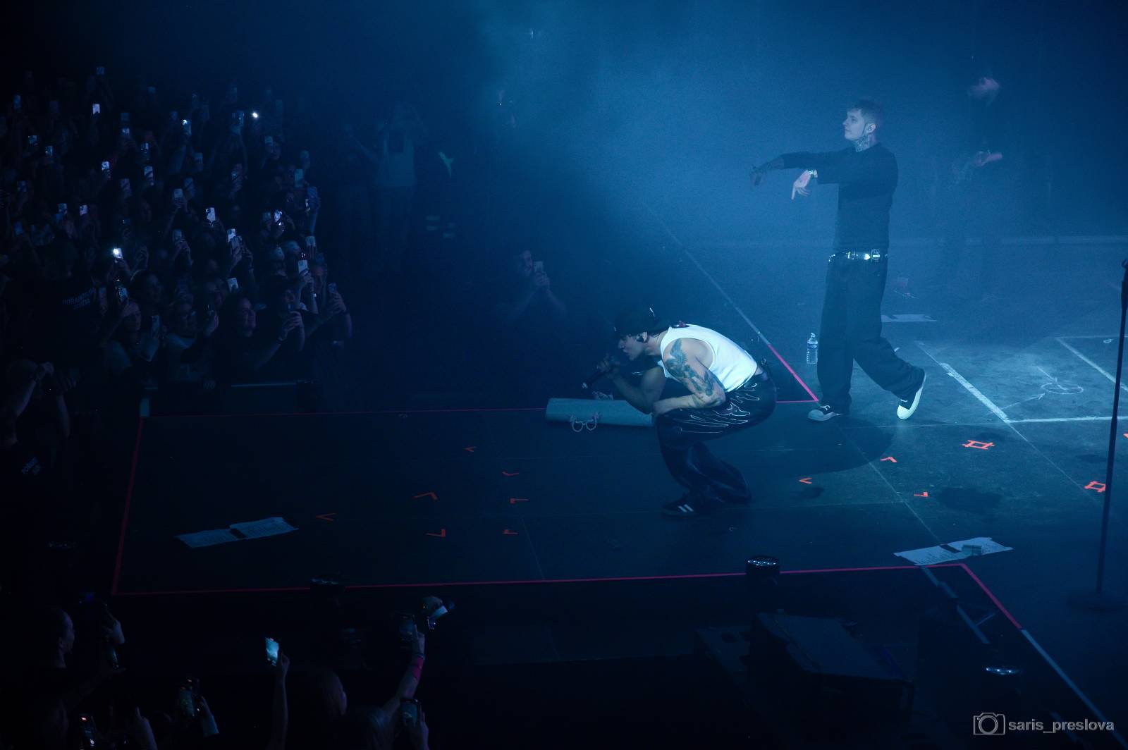 Sofian Medjmedj má za sebou největší show svého života, koncert ve Foru Karlín několikrát kvůli omdlévajícím fanynkám pozastavil