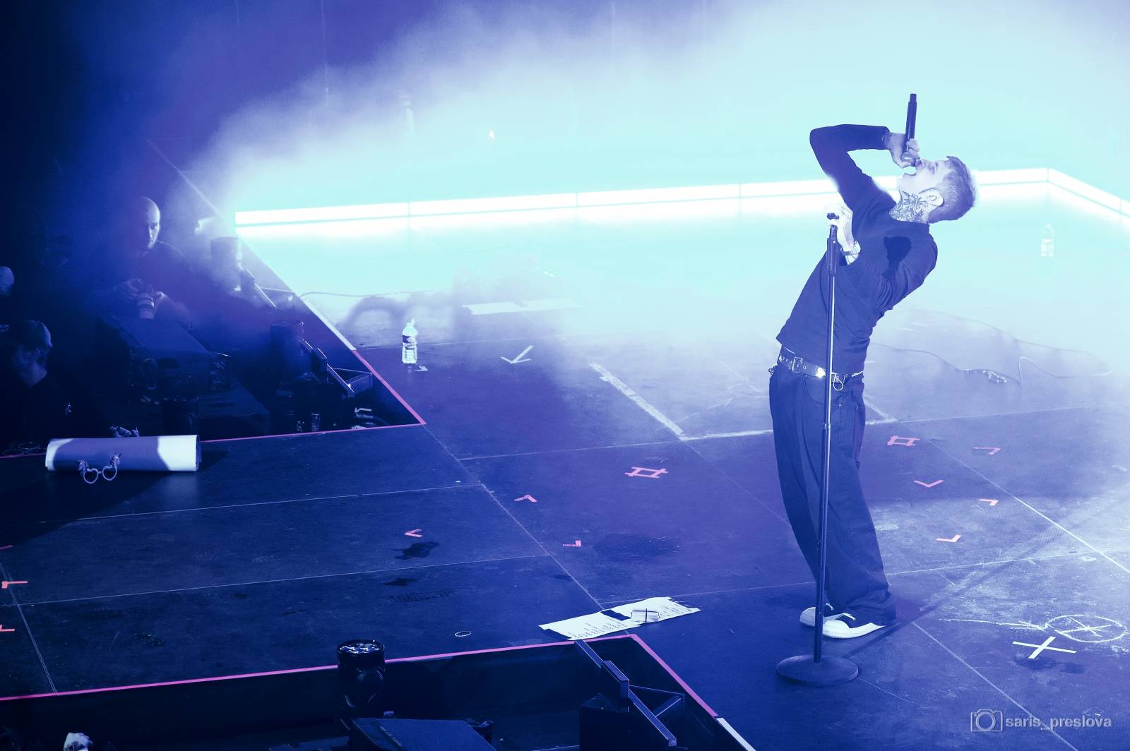 Sofian Medjmedj má za sebou největší show svého života, koncert ve Foru Karlín několikrát kvůli omdlévajícím fanynkám pozastavil