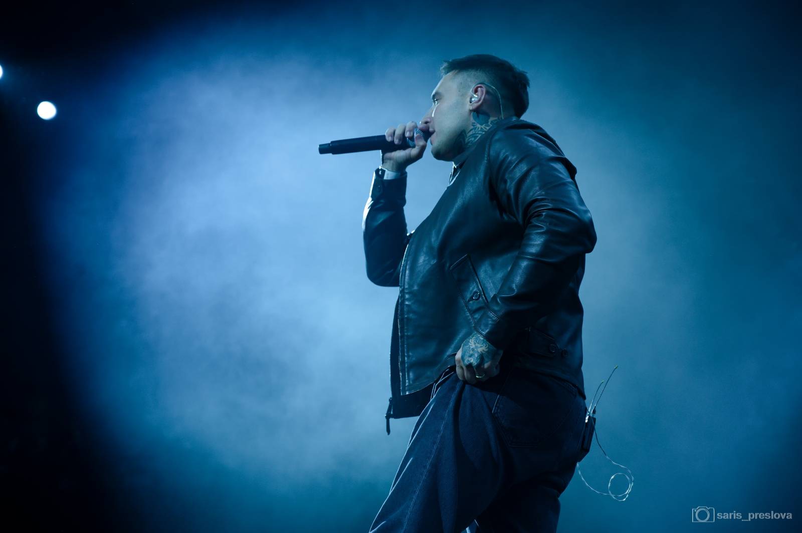 Sofian Medjmedj má za sebou největší show svého života, koncert ve Foru Karlín několikrát kvůli omdlévajícím fanynkám pozastavil