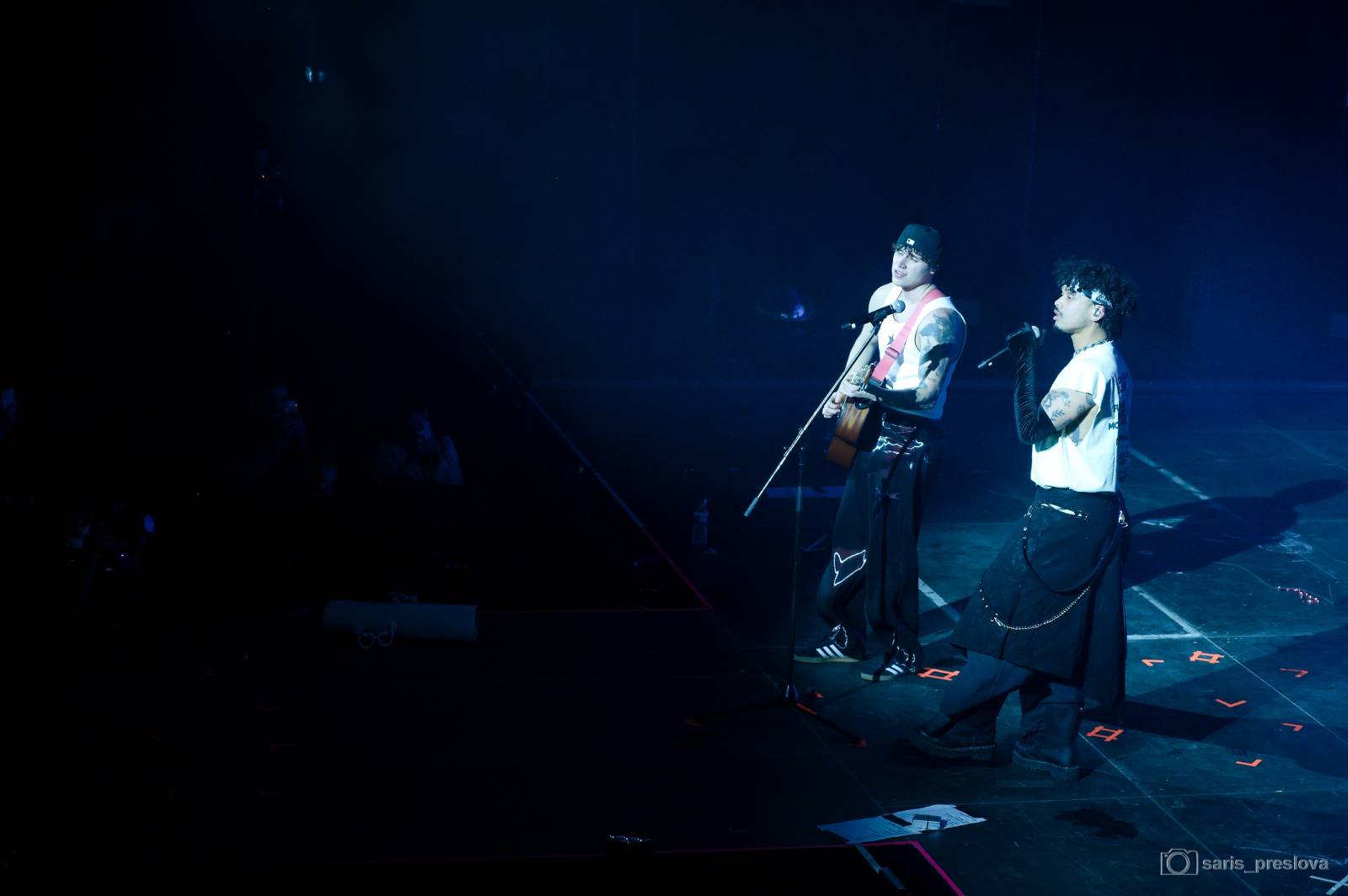 Sofian Medjmedj má za sebou největší show svého života, koncert ve Foru Karlín několikrát kvůli omdlévajícím fanynkám pozastavil