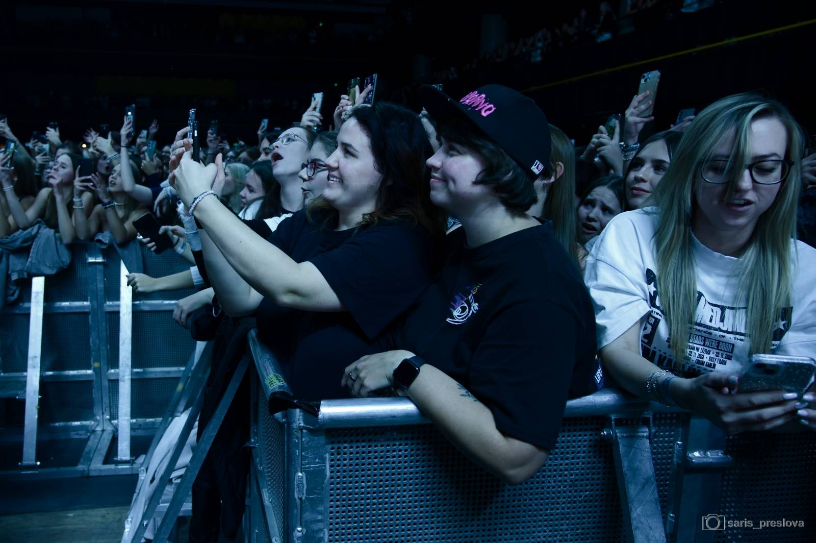 Sofian Medjmedj má za sebou největší show svého života, koncert ve Foru Karlín několikrát kvůli omdlévajícím fanynkám pozastavil