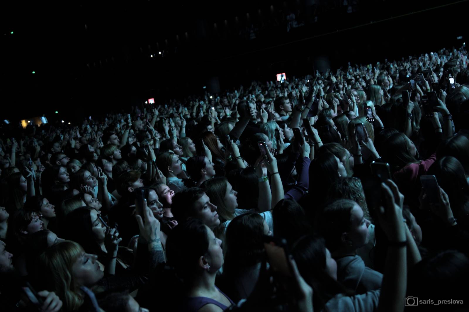 Sofian Medjmedj má za sebou největší show svého života, koncert ve Foru Karlín několikrát kvůli omdlévajícím fanynkám pozastavil