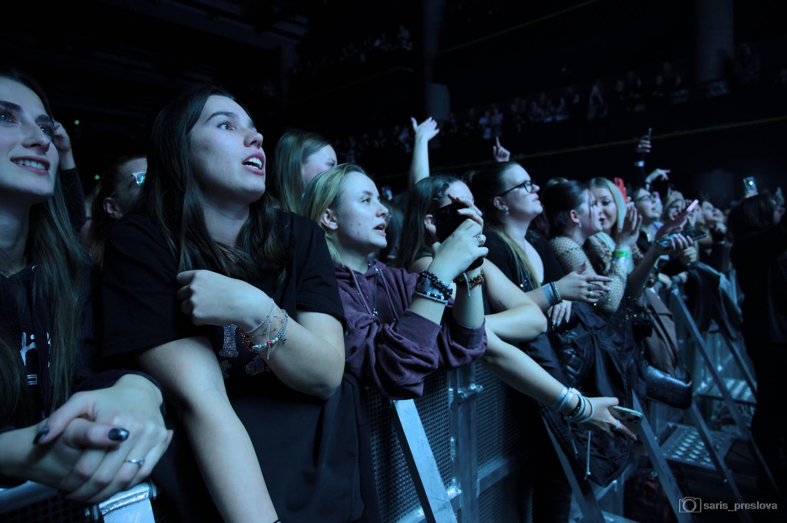 Sofian Medjmedj má za sebou největší show svého života, koncert ve Foru Karlín několikrát kvůli omdlévajícím fanynkám pozastavil