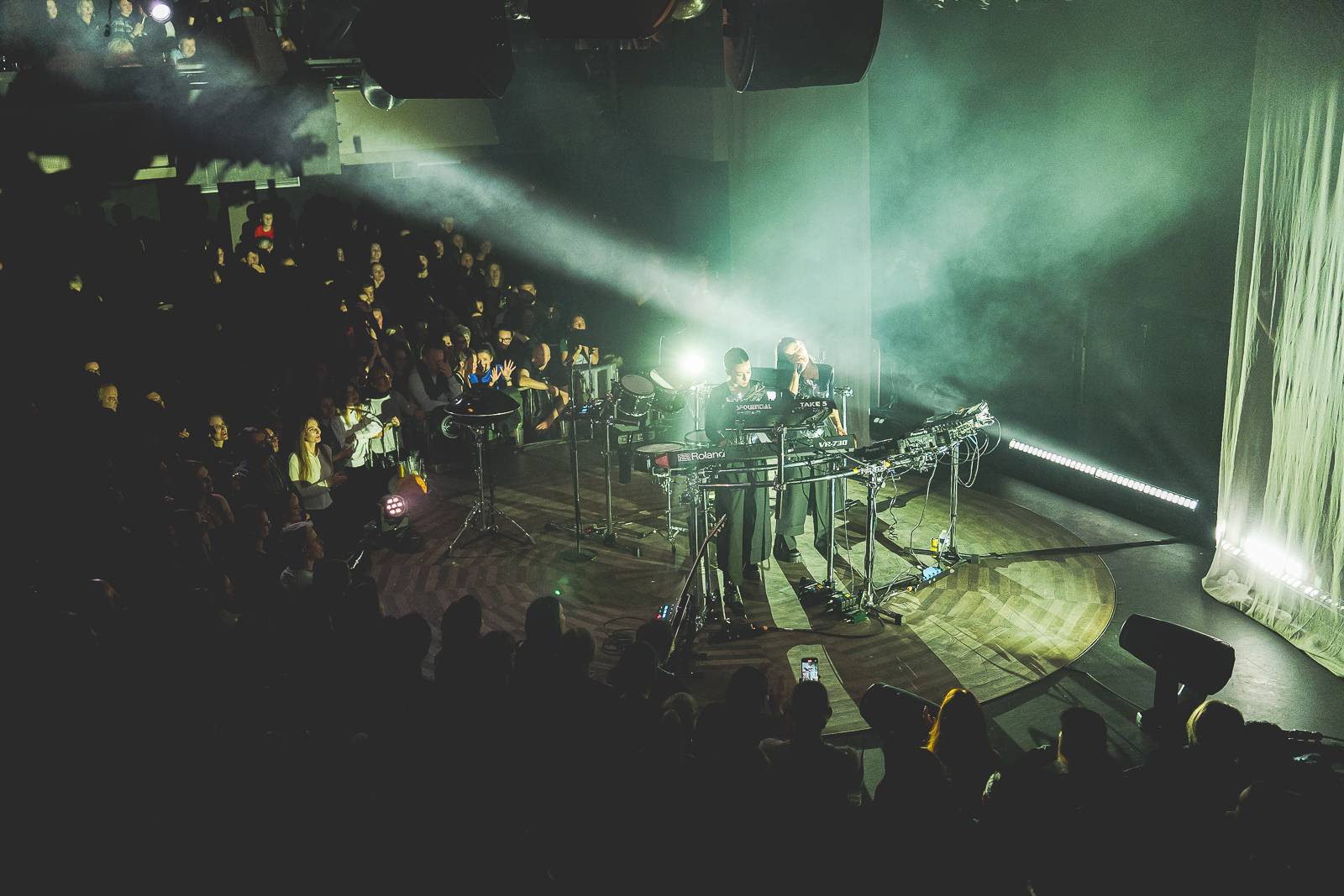 Giolì & Assia bavily vyprodaný Lucerna Music Bar, předskakovala jim Němka Joplyn