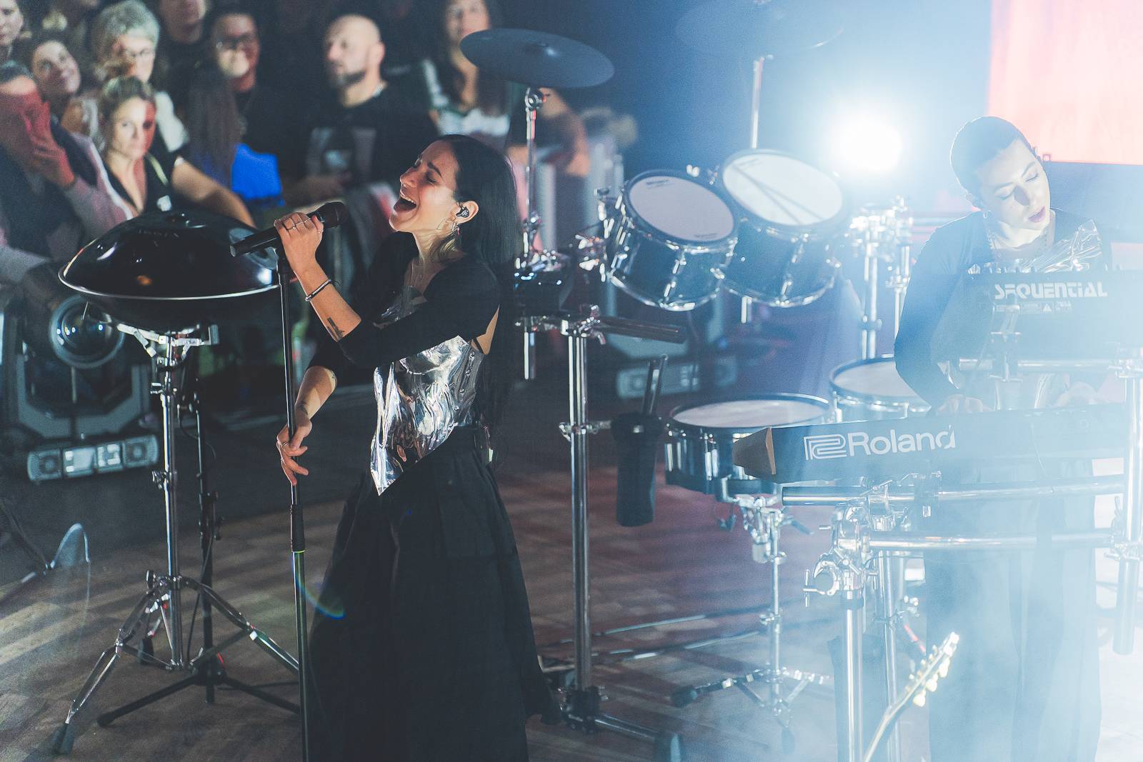 Giolì & Assia bavily vyprodaný Lucerna Music Bar, předskakovala jim Němka Joplyn