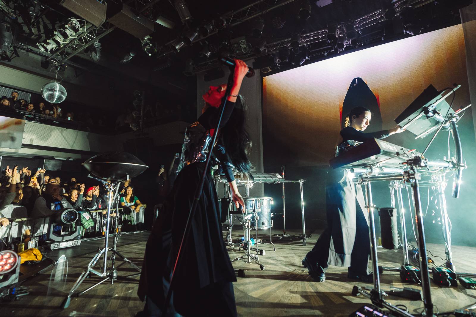 Giolì & Assia bavily vyprodaný Lucerna Music Bar, předskakovala jim Němka Joplyn